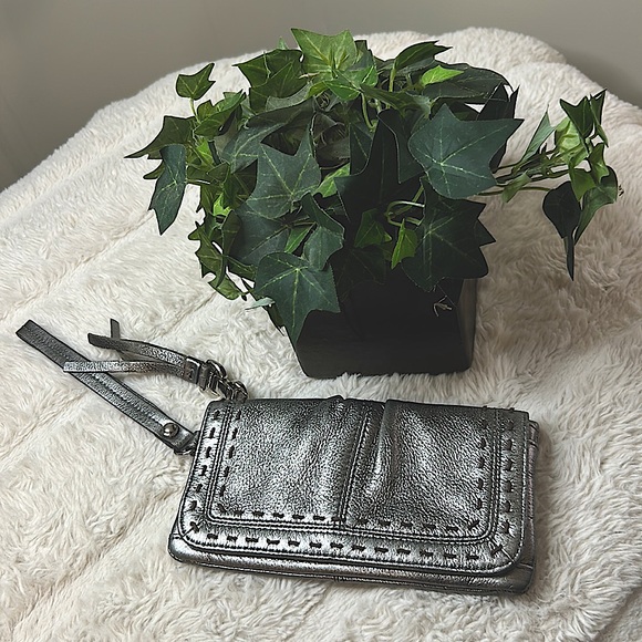 B.MAKOWSKI Silver Stitched Small Wristlet w/tassels - Picture 1 of 12